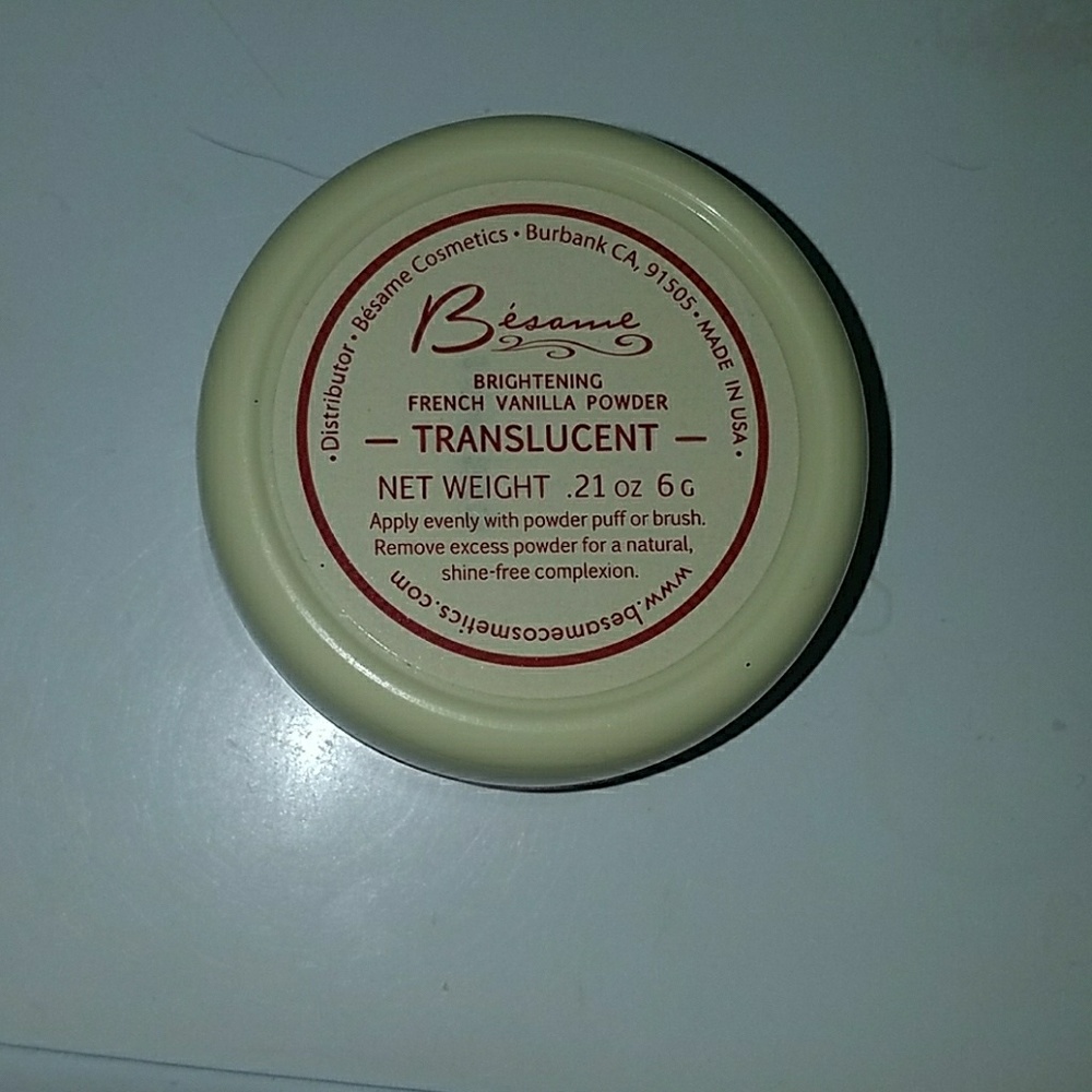 Translucent setting powder by Besame Cosmetics